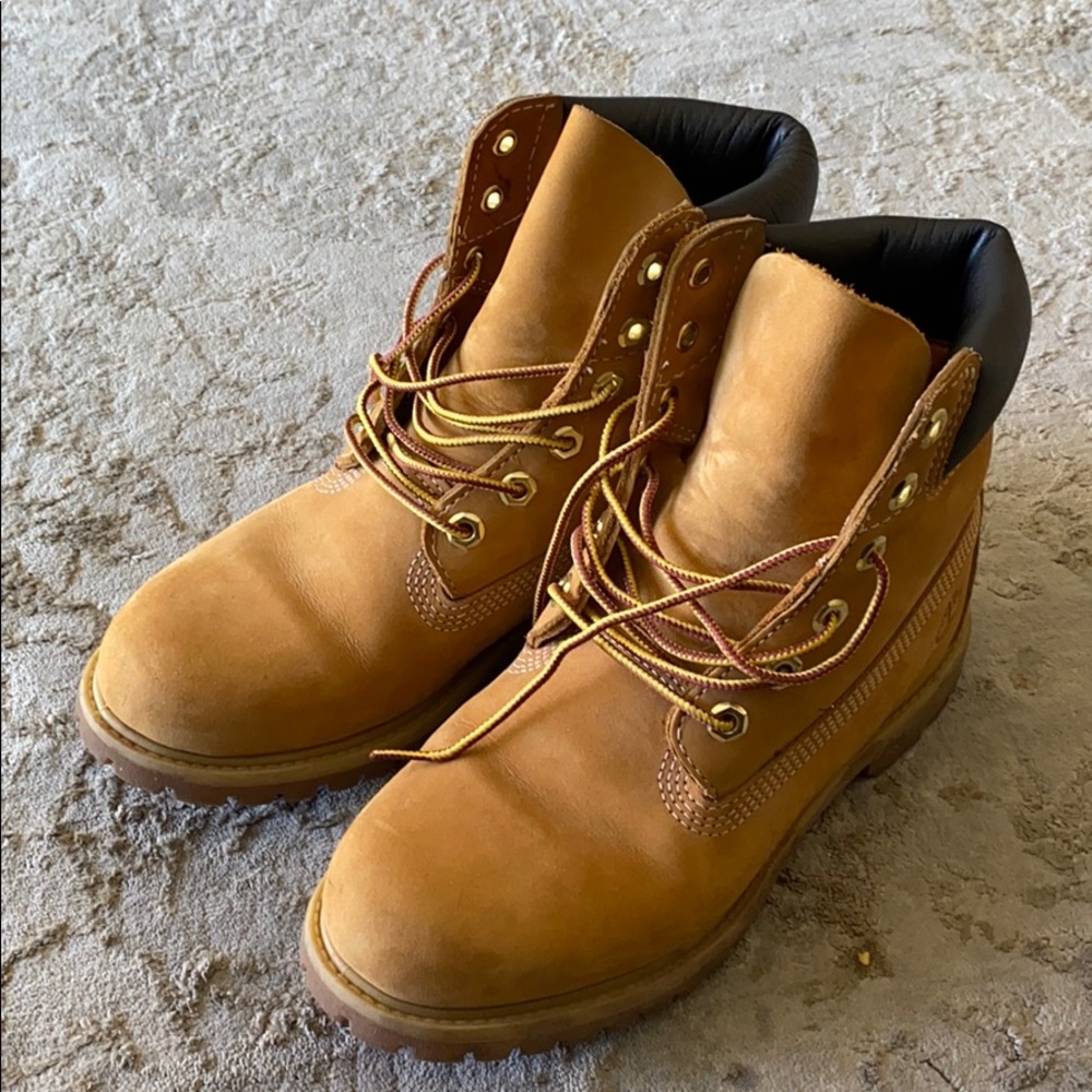 Gently worn timberland boots waterproof